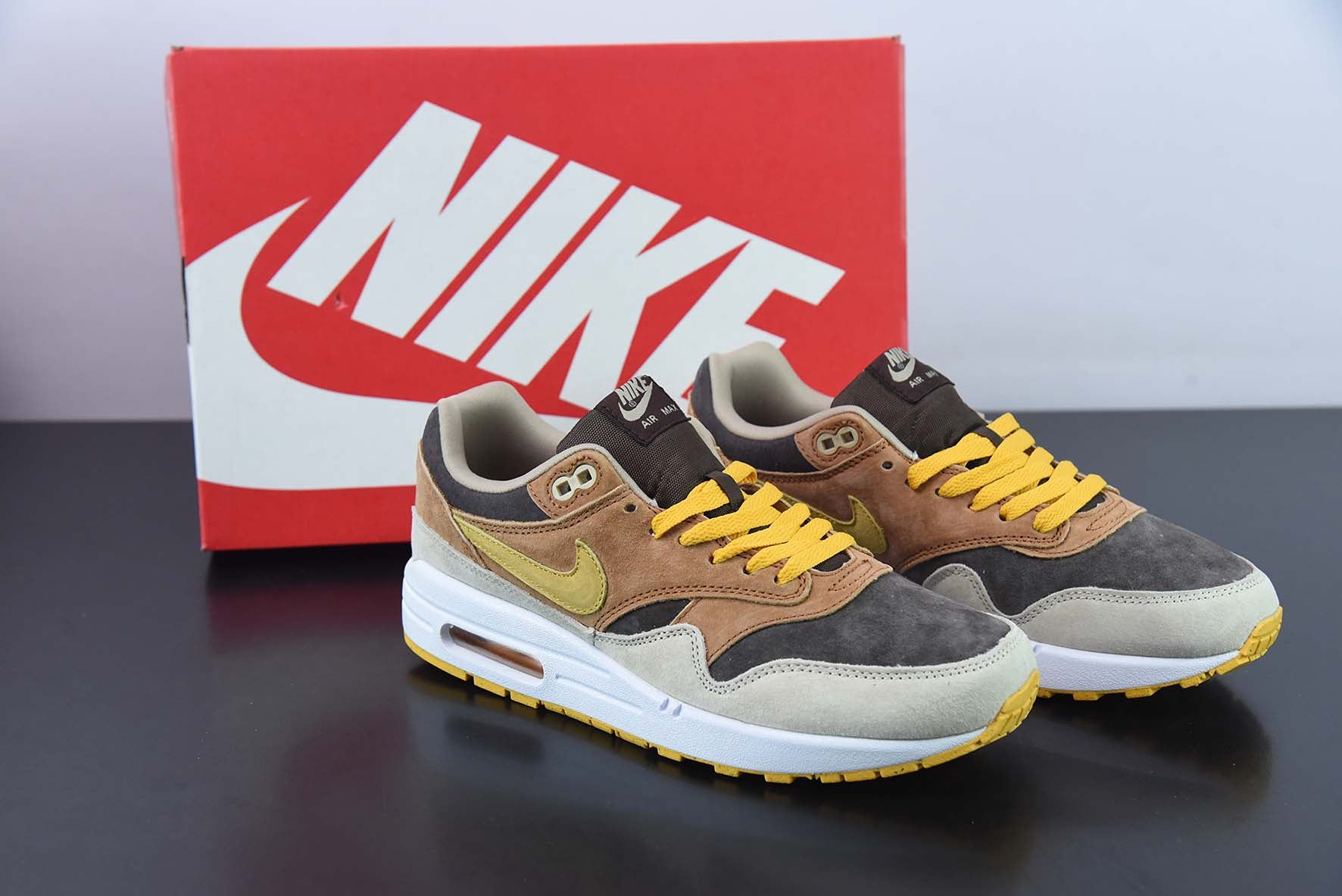 Nike air max sales 1 x carhartt