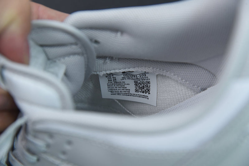 Nike SB Dunk Low “Grey Fog”