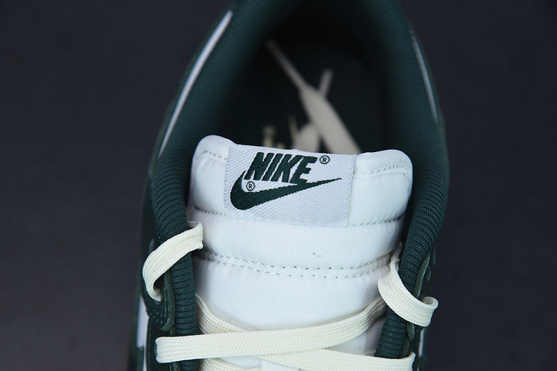 Nike Dunk Low "Vintage Green"