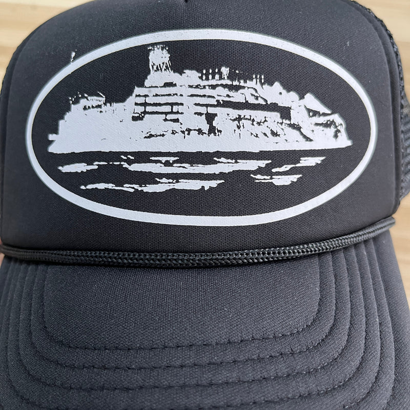 Boné Corteiz Alcatraz Trucker Hat Preto/Branco