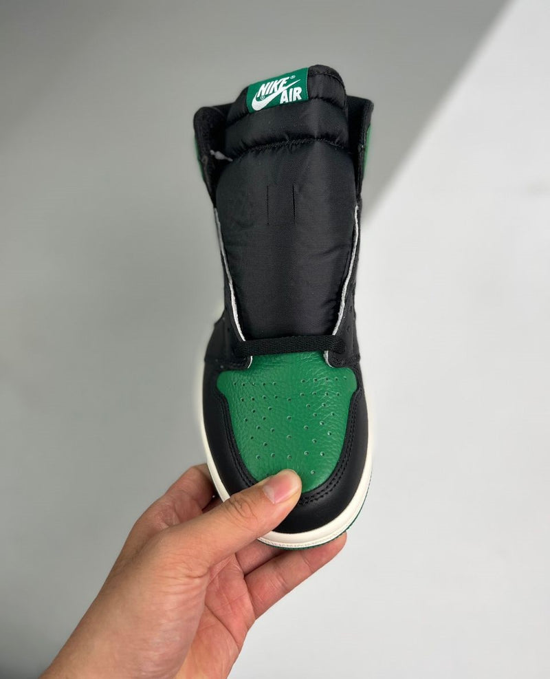Nike Air Jordan 1 Retro High "Pine Green"