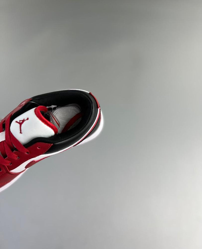 Nike Air Jordan 1 Low "Reverse Black Toe"