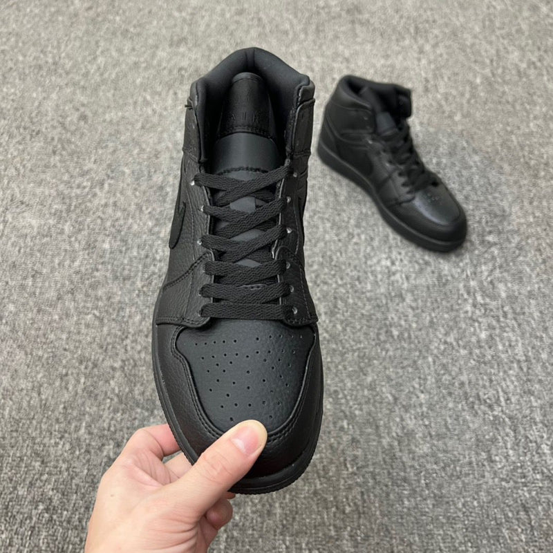 Nike air wild sales mid triple black