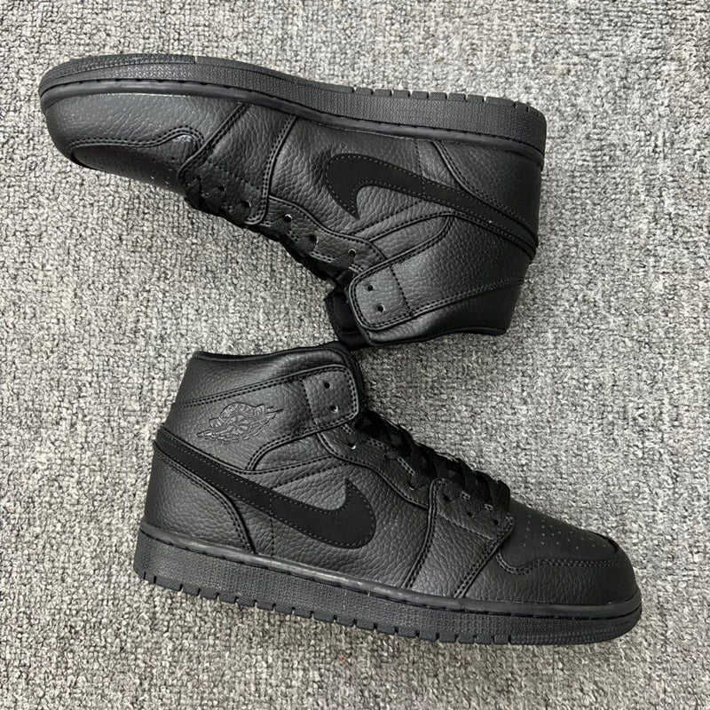 Nike Air Jordan 1 Mid "Triple Black"