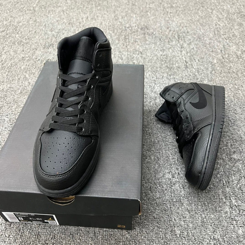 Nike Air Jordan 1 Mid "Triple Black"