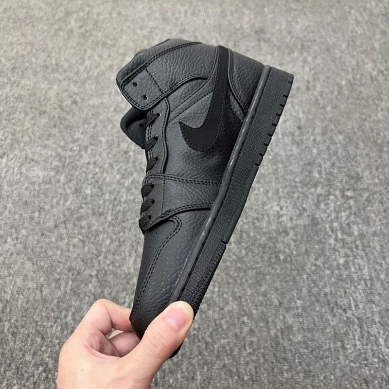 Nike Air Jordan 1 Mid "Triple Black"