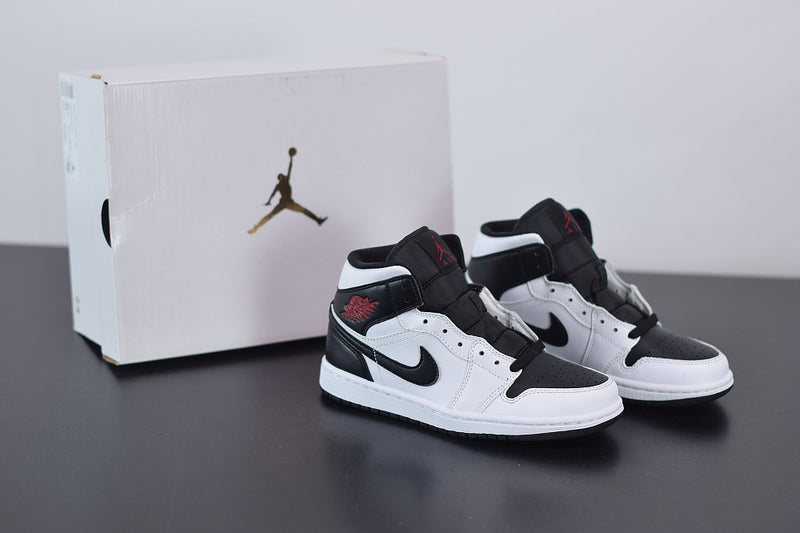 Jordan 1 mid store reverse black toe