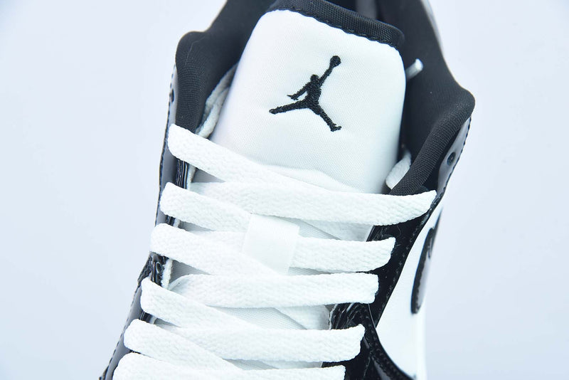 Nike Air Jordan Retro 1 Low "Concord"
