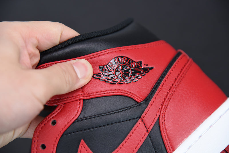 Nike Air Jordan 1 Mid Bred