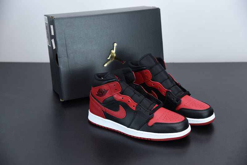 Nike Air Jordan 1 Mid Bred